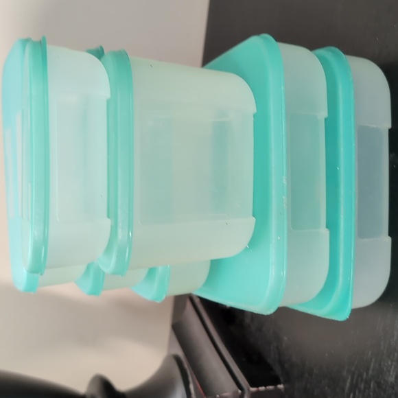 Tupperware Freezer Mates 7 Containers With Aqua Lids - Picture 2 of 6